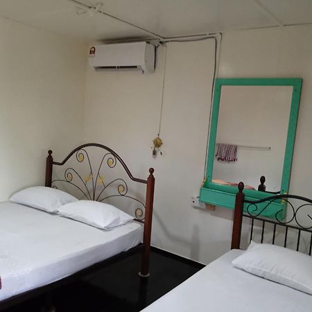 Nazri Nipah Camp Pangkor Hotel Kampung Teluk Nipah Room photo